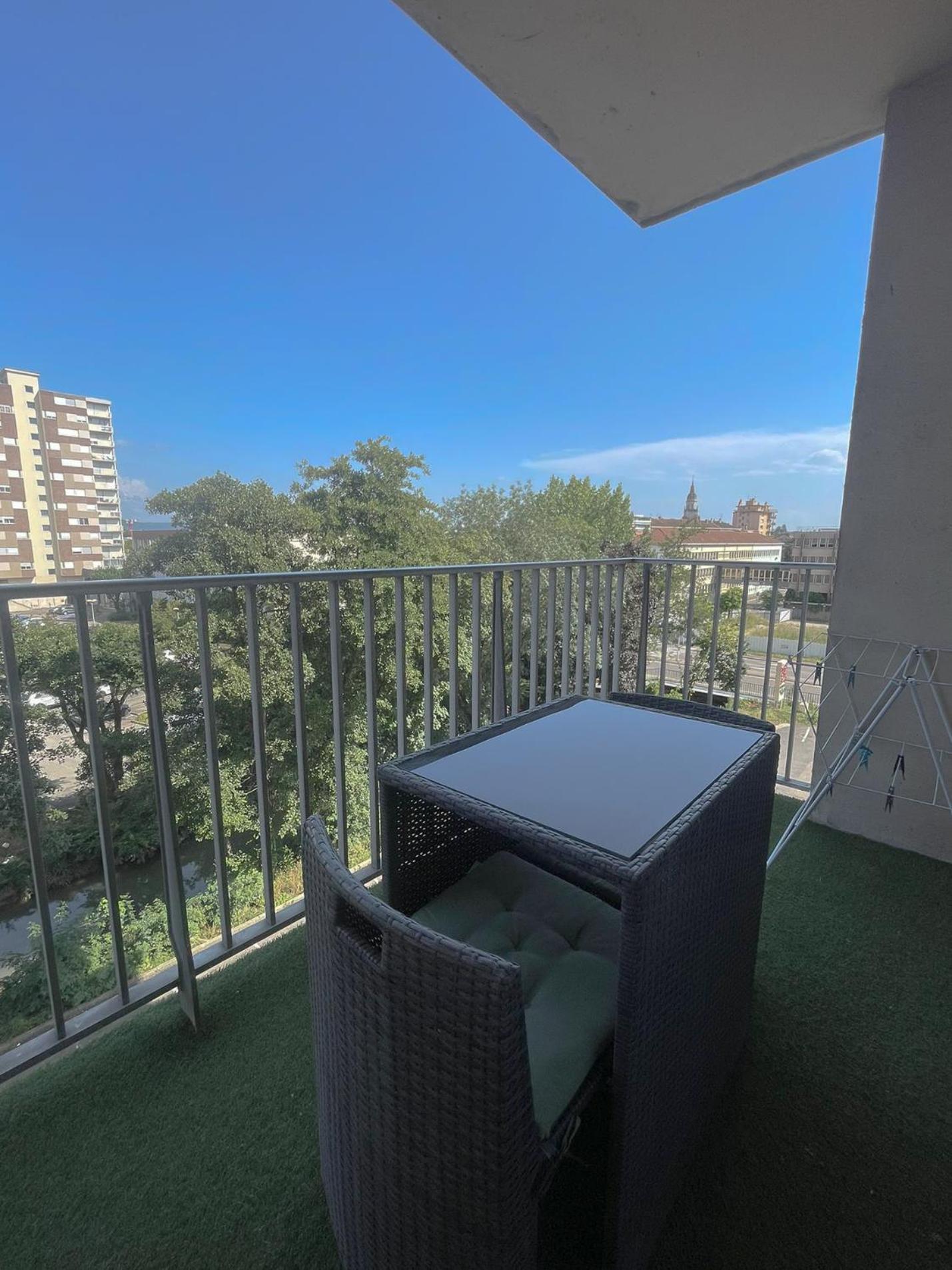 Appartement Spacieux Avec Balcon Bourg-en-Bresse Exterior foto